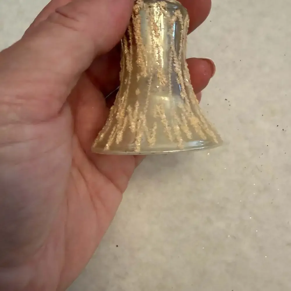 Unbranded blown glass